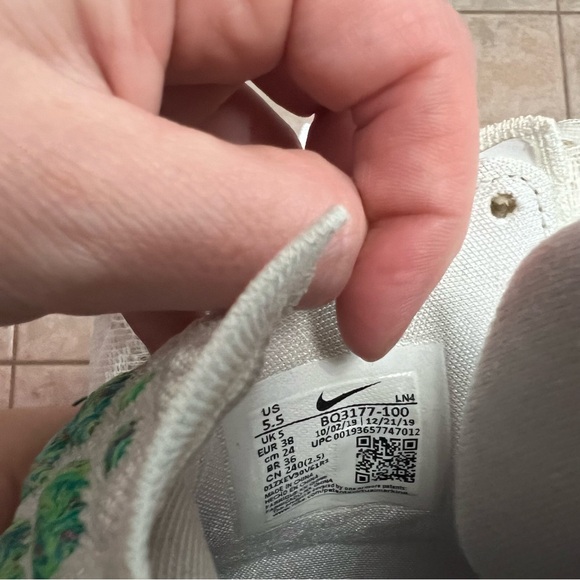 Nike Lebron James shoes - Picture 7 of 7